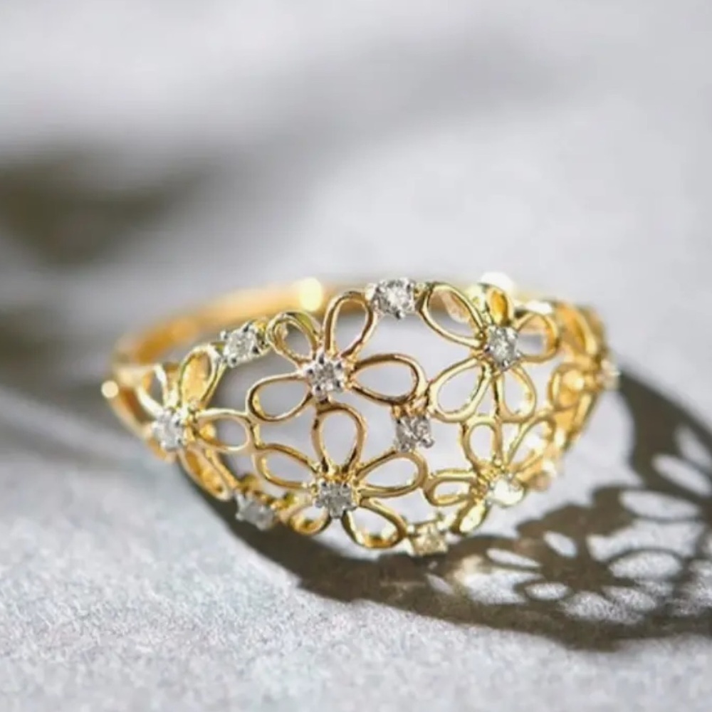 NEW Gold Tone Rhinestone Flower Ring Size 7 - Picture 4 of 8